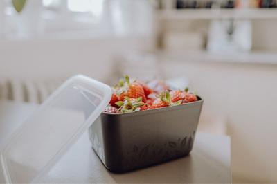 pfabo Mehrwegbehälter mit Erdbeeren
