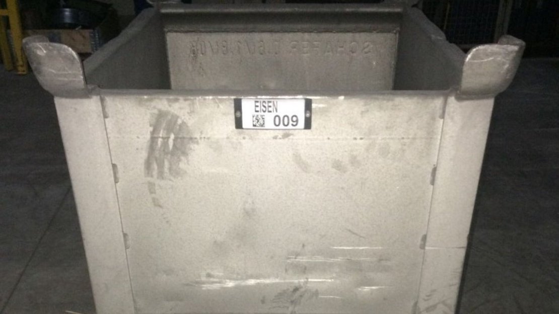 foto van inotec barcode rfid industriële etikettering productiecontainers Glühkörbe