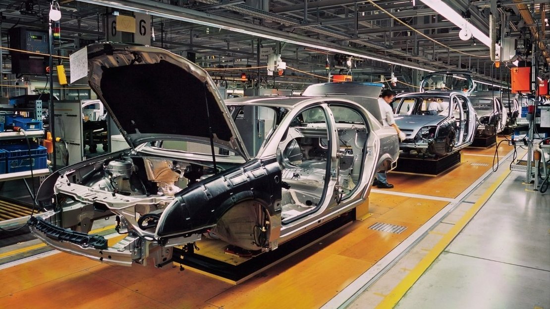 foto van inotec barcode RFID containerbeheer assemblagelijn voor auto's 